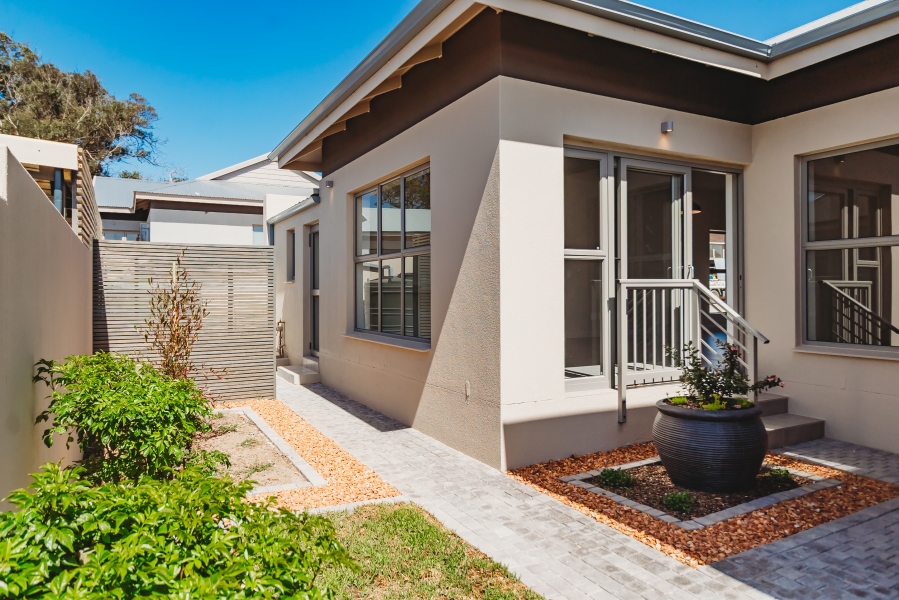 3 Bedroom Property for Sale in Kraaibosch Western Cape